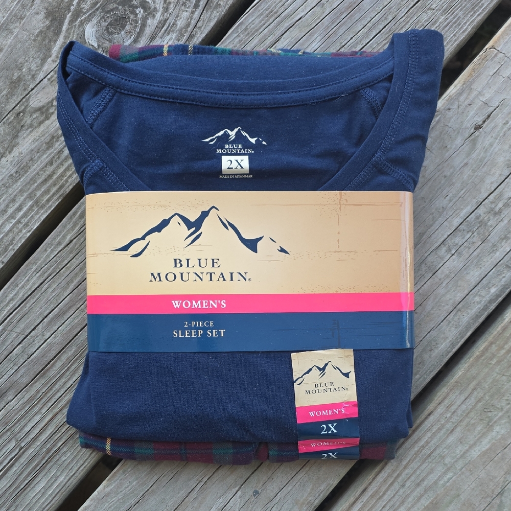 Blue Mountain Women's Navy and Plaid Sleep Set